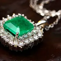 Emerald gemstone thumbnail