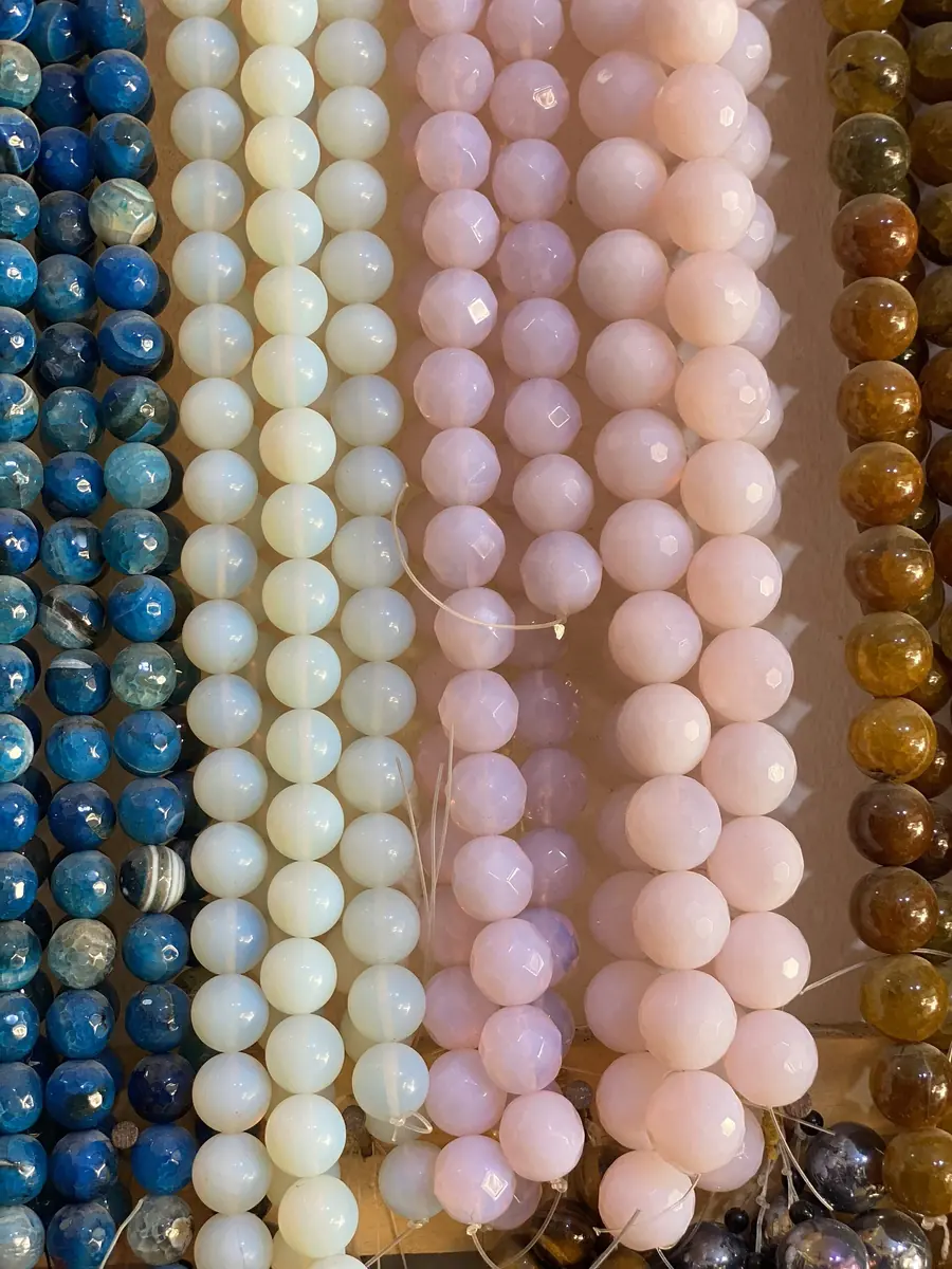 Moonstone gemstone image used as a image for gemstone education